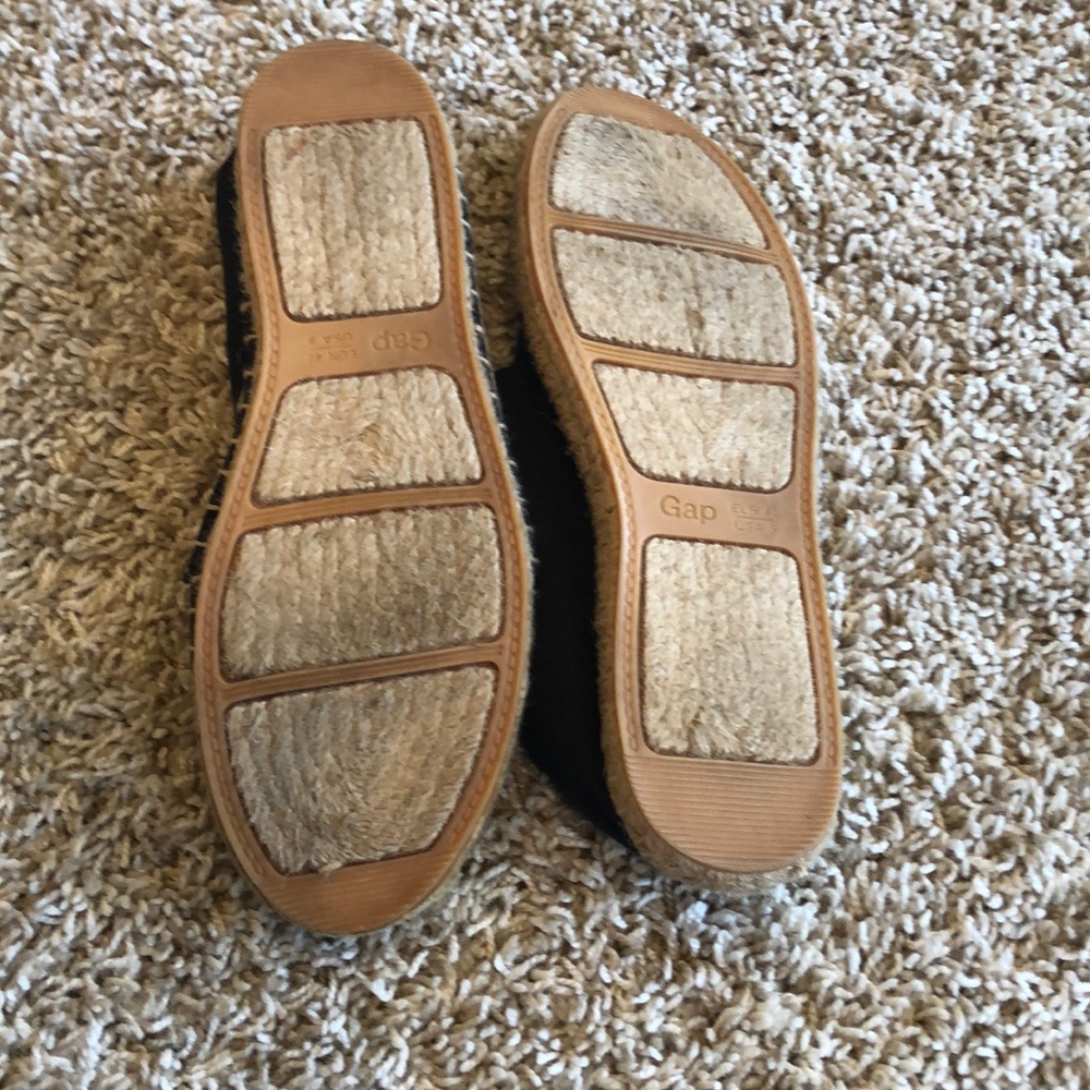 GAP Shoes - Picture 3 of 3
